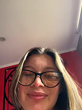 Snapshot of KoraSweett chatting on December 5, 6:37 pm KoraSweett online show from December 5, 6:37 pm