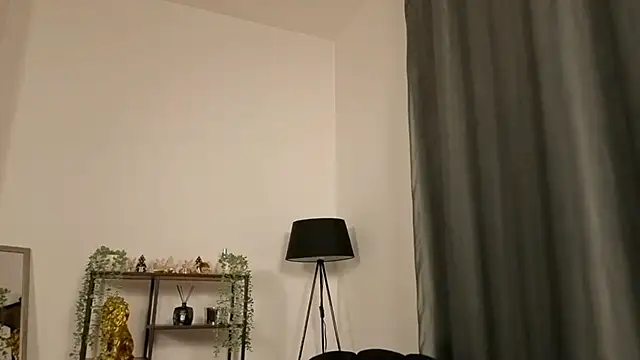 Snapshot of aerisblue chatting on November 19, 7:14 pm aerisblue online show from November 19, 7:14 pm