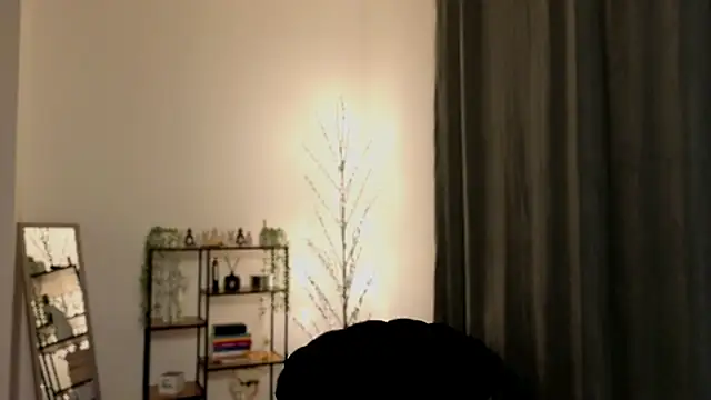 Snapshot of aerisblue chatting on December 1, 7:52 pm aerisblue online show from December 1, 7:52 pm