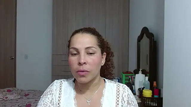 Snapshot of Yanis_Ariel12 chatting on January 6, 9:18 pm Yanis Ariel12 online show from January 6, 9:18 pm
