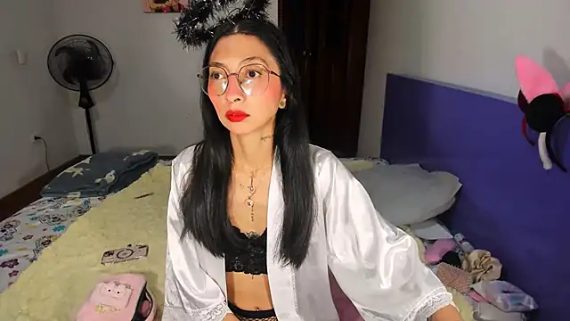 Snapshot of Anais_lux chatting on May 2, 12:37 am Anais lux online show from May 2, 12:37 am