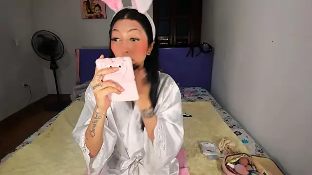 Snapshot of Anais_lux chatting on May 5, 12:07 am Anais lux online show from May 5, 12:07 am