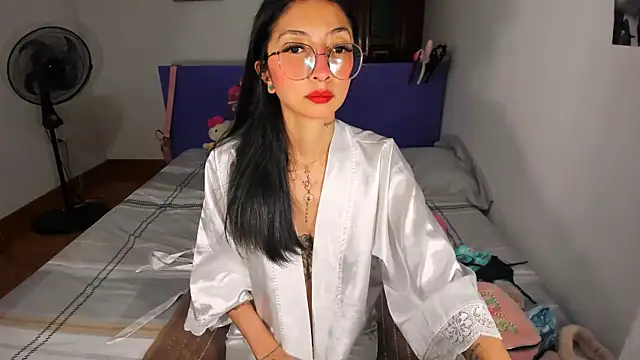 Snapshot of Anais_lux chatting on May 15, 11:01 pm Anais lux online show from May 15, 11:01 pm