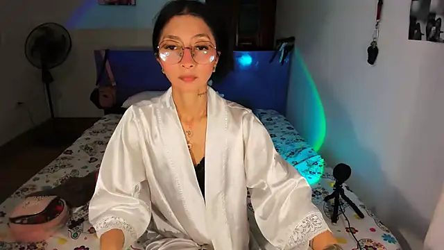 Snapshot of Anais_lux chatting on June 6, 12:38 am Anais lux online show from June 6, 12:38 am