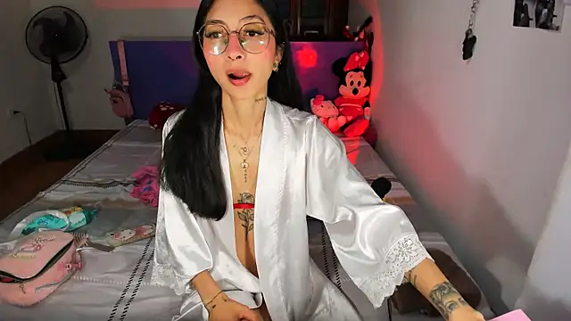 Snapshot of Anais_lux chatting on June 11, 11:47 pm Anais lux online show from June 11, 11:47 pm
