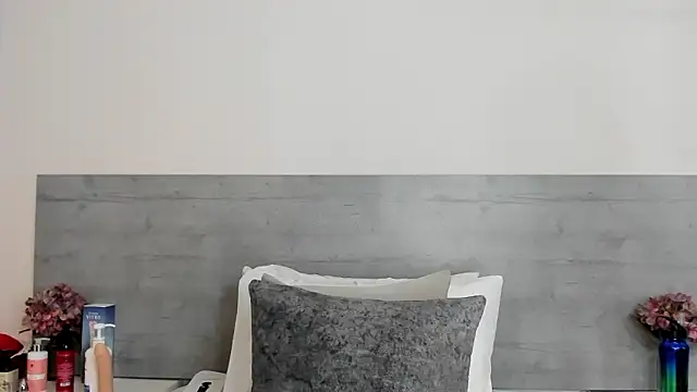 sunnyWhitee online show from March 18, 7:28 pm