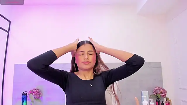 sunnyWhitee online show from April 16, 7:14 pm