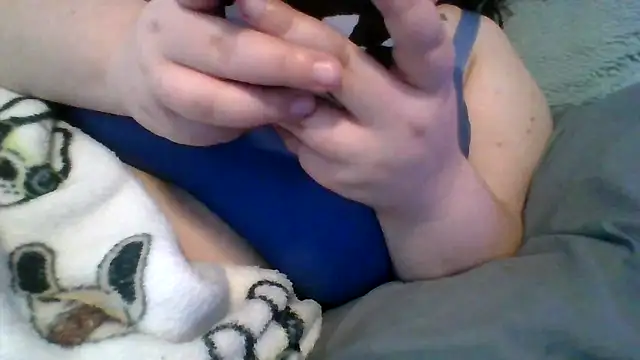 Snapshot of sarahcakes223 chatting on May 8, 11:10 pm sarahcakes223 online show from May 8, 11:10 pm