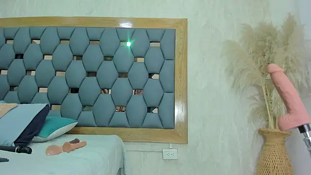 crystal sm online show from December 5, 3:04 am