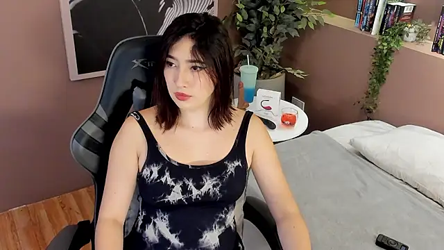 Skyyle  online show from February 20, 1:11 pm