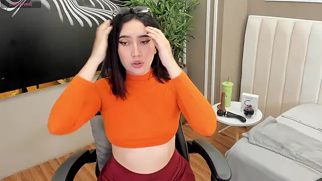 Skyyle  online show from March 28, 1:11 pm