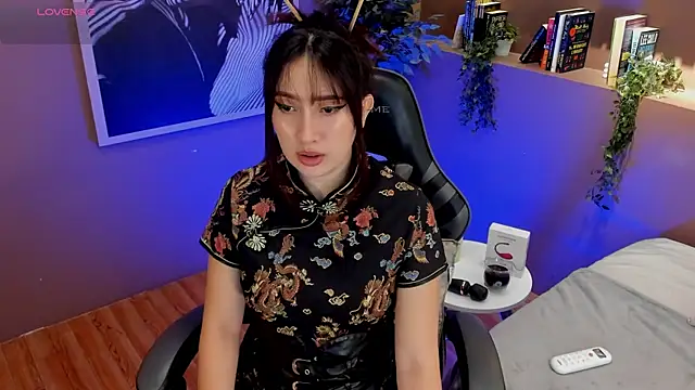 Skyyle  online show from April 4, 12:46 pm