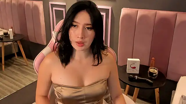 Snapshot of Skyyle_ chatting on May 16, 1:32 pm Skyyle online show from May 16, 1:32 pm