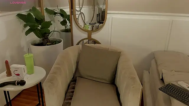 Snapshot of Skyyle_ chatting on June 14, 6:32 pm Skyyle online show from June 14, 6:32 pm