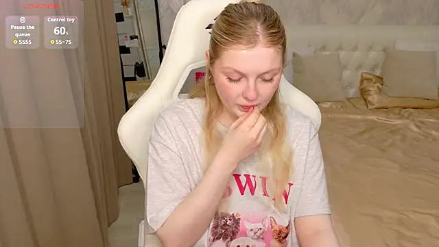 AmeliaDiamond online show from April 7, 12:33 am