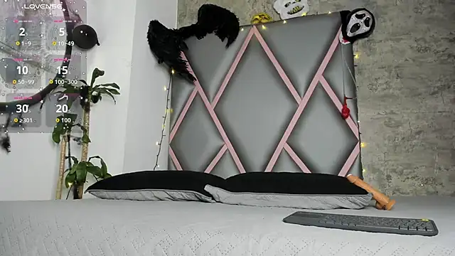 Euphoria 07 online show from November 1, 9:28 pm