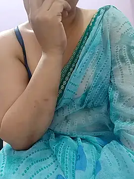 Snapshot of roshni_agrawal0 chatting on April 30, 4:13 pm roshni agrawal0 online show from April 30, 4:13 pm