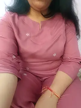 Snapshot of roshni_agrawal0 chatting on May 2, 6:29 am roshni agrawal0 online show from May 2, 6:29 am