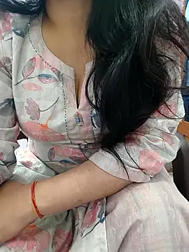 Snapshot of roshni_agrawal0 chatting on May 4, 2:46 pm roshni agrawal0 online show from May 4, 2:46 pm