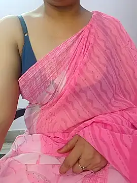 Snapshot of roshni_agrawal0 chatting on May 6, 5:35 am roshni agrawal0 online show from May 6, 5:35 am
