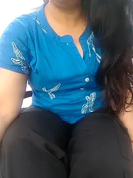 Snapshot of roshni_agrawal0 chatting on May 7, 6:30 am roshni agrawal0 online show from May 7, 6:30 am