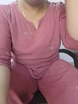 Snapshot of roshni_agrawal0 chatting on May 20, 8:20 am roshni agrawal0 online show from May 20, 8:20 am