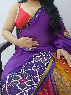 Snapshot of roshni_agrawal0 chatting on June 8, 8:37 am roshni agrawal0 online show from June 8, 8:37 am