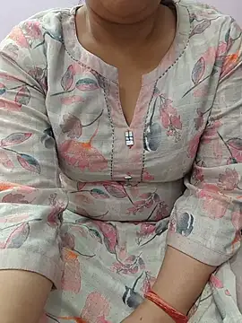 Snapshot of roshni_agrawal0 chatting on June 10, 8:57 am roshni agrawal0 online show from June 10, 8:57 am