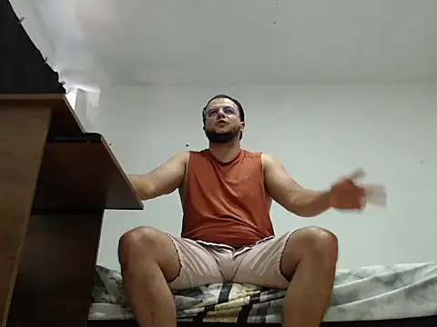 Snapshot of cloudsxxx chatting on April 10, 3:06 pm cloudsxxx online show from April 10, 3:06 pm