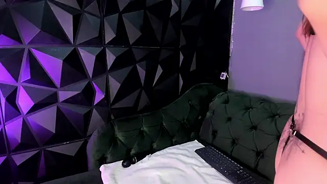 Snapshot of Astridhotman chatting on October 15, 8:53 pm Astridhotman online show from October 15, 8:53 pm