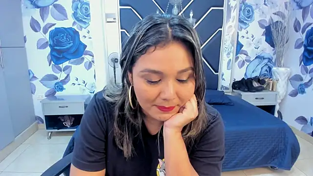 Snapshot of LatinaHoleQueen chatting on September 24, 2:31 pm LatinaHoleQueen online show from September 24, 2:31 pm