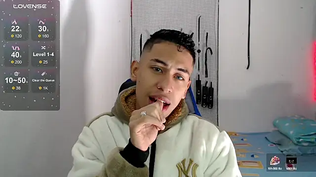 dylan apol0 online show from September 20, 3:18 am