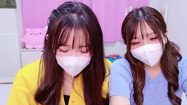 Snapshot of MOEMOE-Q chatting on November 2, 4:09 pm MOEMOE-Q online show from November 2, 4:09 pm