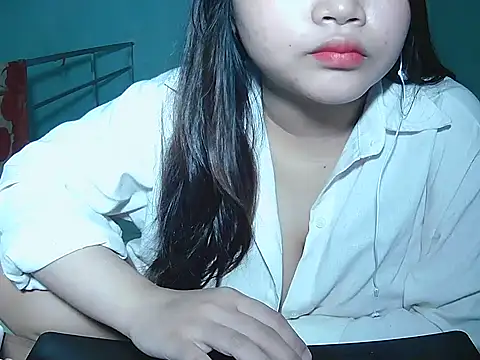 Snapshot of Lily3322 chatting on April 21, 12:56 am Lily3322 online show from April 21, 12:56 am