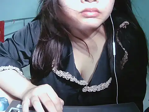 Snapshot of Lily3322 chatting on May 4, 3:13 am Lily3322 online show from May 4, 3:13 am