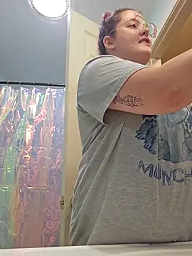 nuttiebuddy1 online show from September 18, 3:08 am