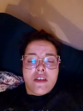 nuttiebuddy1 online show from September 18, 10:23 pm