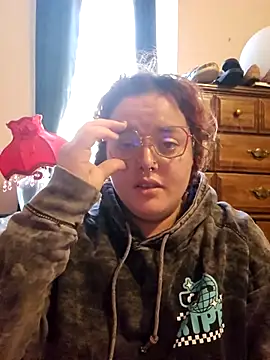 nuttiebuddy1 online show from October 4, 7:45 pm