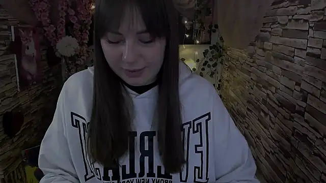 Snapshot of Amanda_Bright_ chatting on October 21, 6:58 am Amanda Bright online show from October 21, 6:58 am