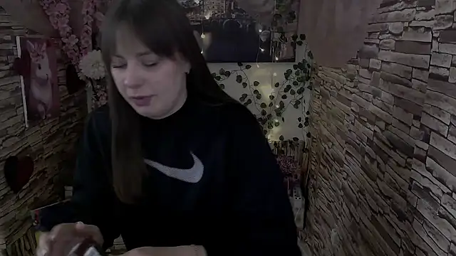 Snapshot of Amanda_Bright_ chatting on October 22, 6:35 am Amanda Bright online show from October 22, 6:35 am