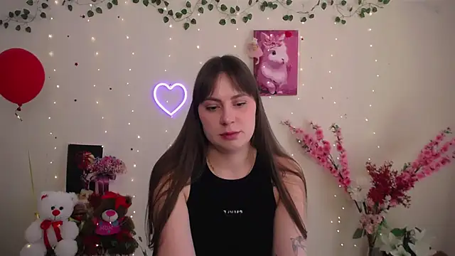 Amanda Bright  online show from April 24, 9:45 am