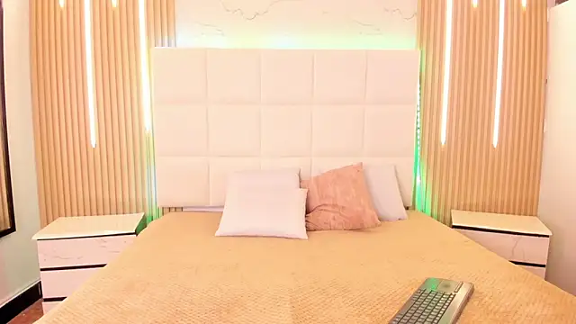 Elody rousse online show from October 31, 12:06 pm