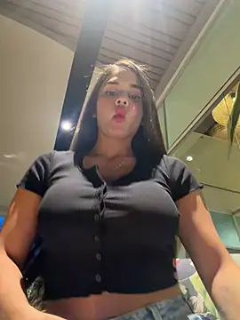 BellaLeclair online show from April 13, 11:32 pm