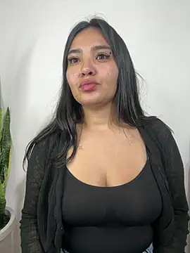 Snapshot of meli__brown chatting on April 28, 10:37 pm meli brown online show from April 28, 10:37 pm