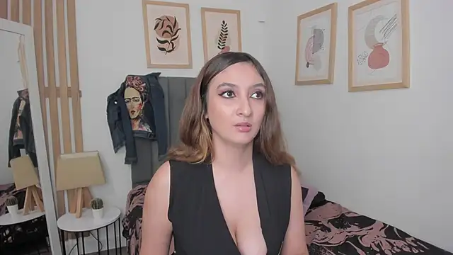 Alice Dickinssonn online show from December 22, 6:05 pm