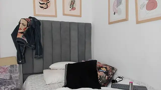 Alice Dickinssonn online show from January 7, 8:55 pm