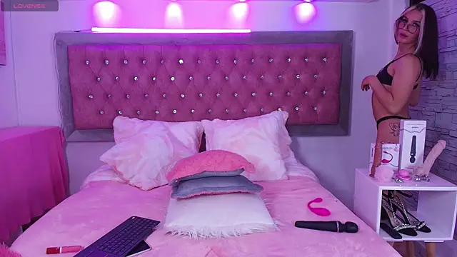 Snapshot of Bonn_Glow chatting on September 18, 4:36 am Bonn Glow online show from September 18, 4:36 am