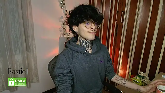 Snapshot of Mihail_leroy chatting on September 19, 2:35 am Mihail leroy online show from September 19, 2:35 am