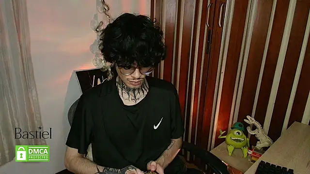 Snapshot of Mihail_leroy chatting on October 3, 2:52 am Mihail leroy online show from October 3, 2:52 am