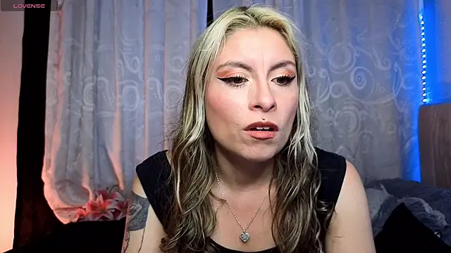 Snapshot of brianna_smoke chatting on October 8, 7:22 pm brianna smoke online show from October 8, 7:22 pm